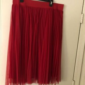 Torrid Red Tulle Pleated Skirt Size 1
